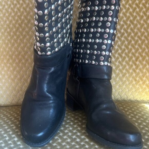 STUART WEITZMAN Shoes - STUART WEITZMAN Black Leather Silver Stud Cushion Strap Pull on Harness Boots 8M